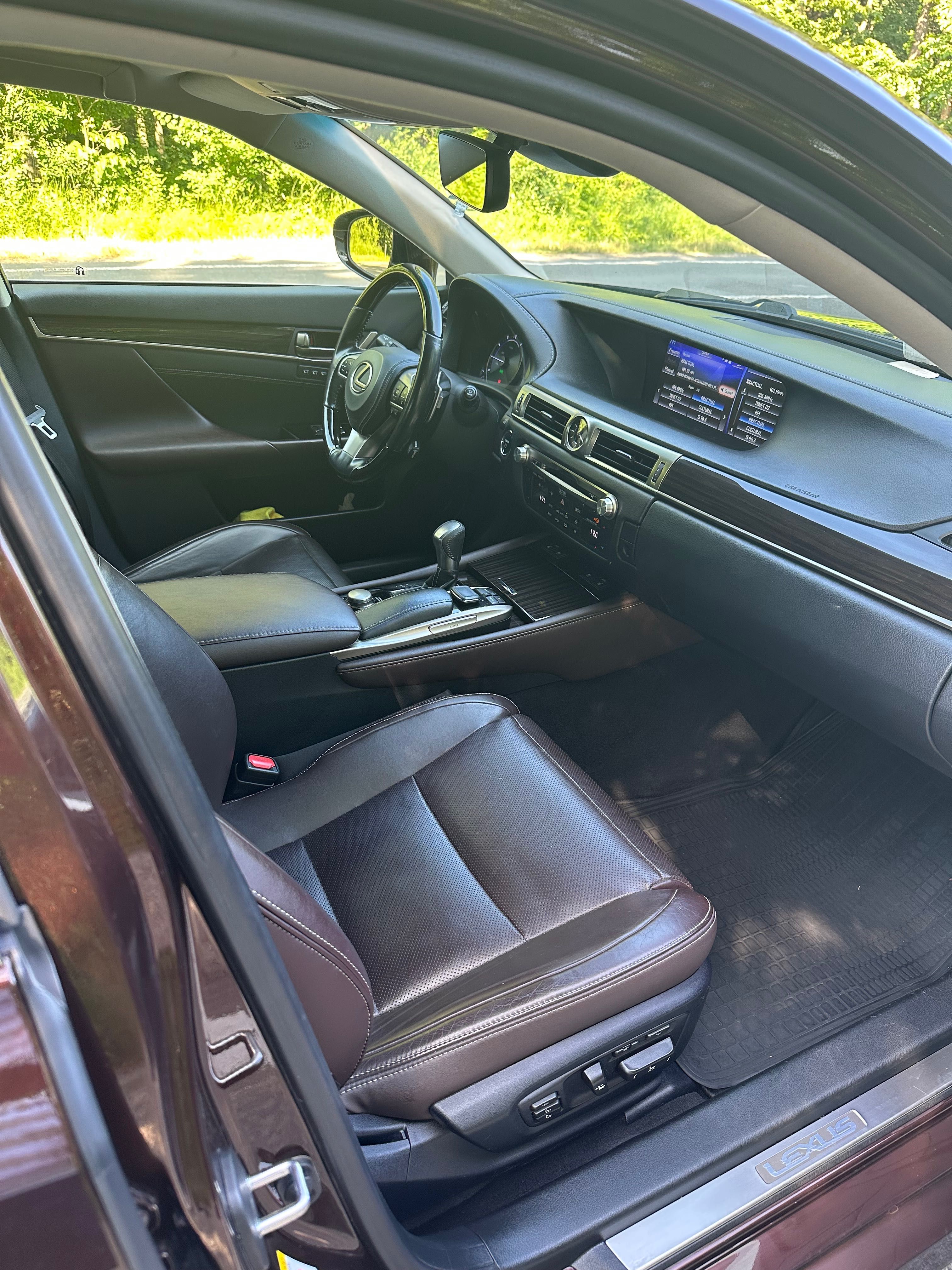 Vând Lexus gs300h
