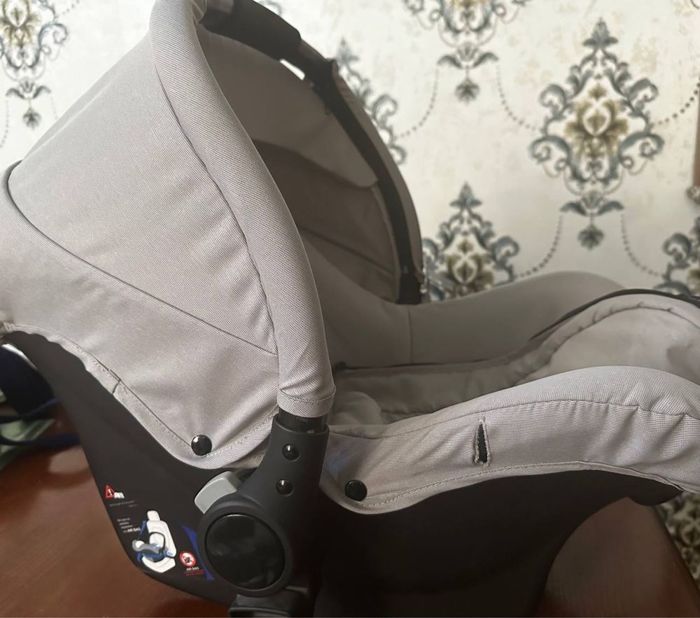 Срочно продаю коляску Pierre Cardin