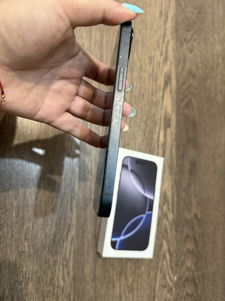 iPhone 13 черен и син