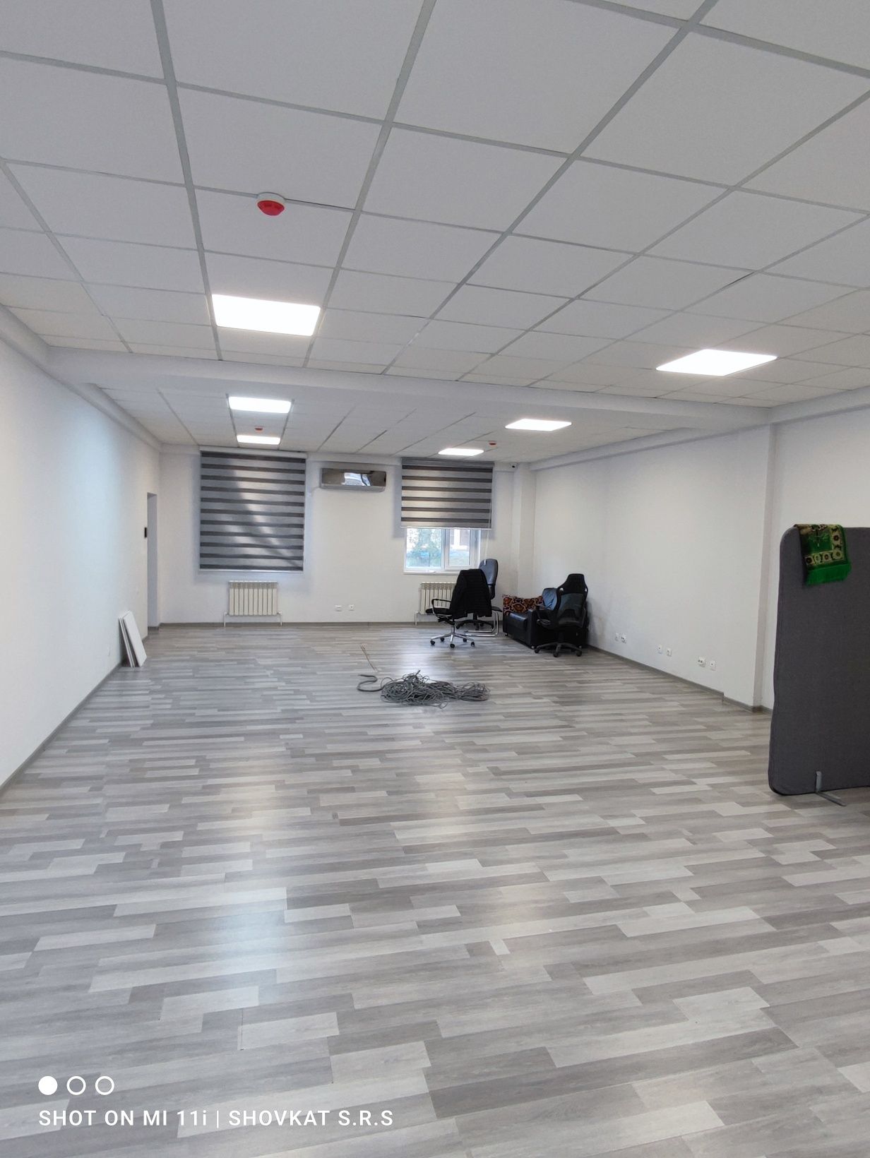 Отдельно стоящее здание 1000м². Можно разделить Яккасарай Аэропорт