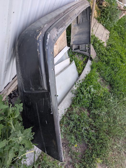 Продам задний бампер мерседес 124