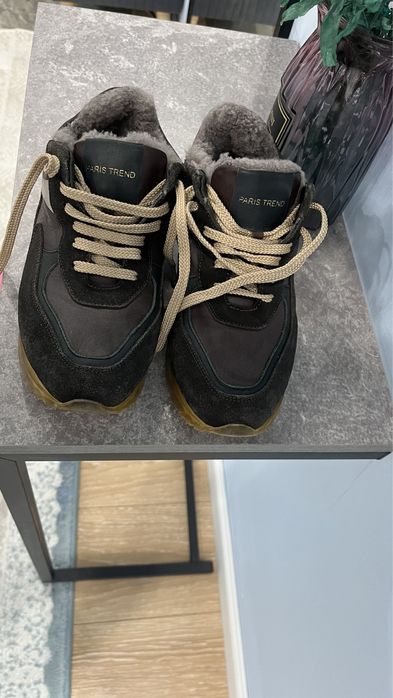 Продам кожаные кроссовки