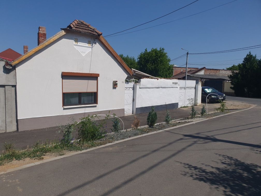 Inchiriez casa Aradul Nou