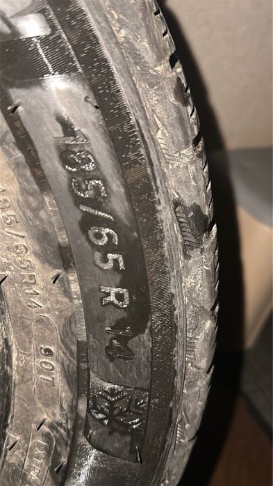 Продам зимнюю резину, 2 штуки