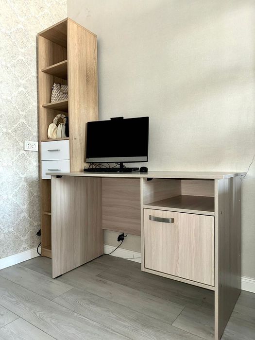 Продам рабочий стол и пенал