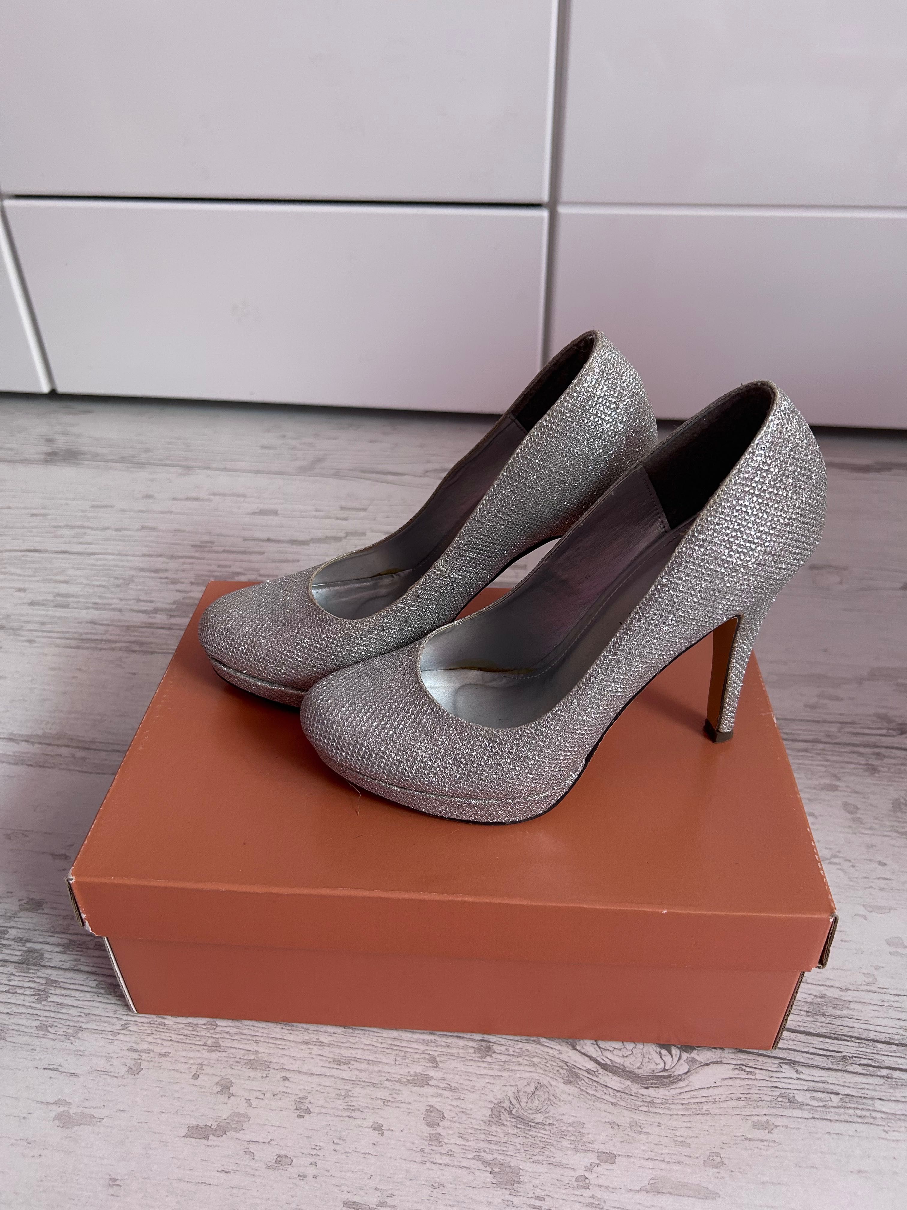 Дамски официални обувки Deichmann