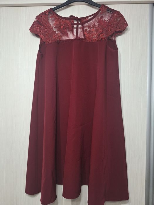 Rochie de zi culoarea visinie