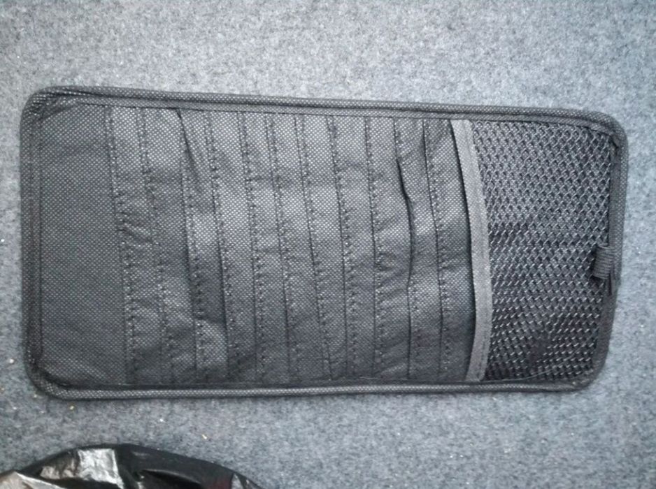 Suport ochelari, documente, DVD, CD, pixuri pentru parasolar