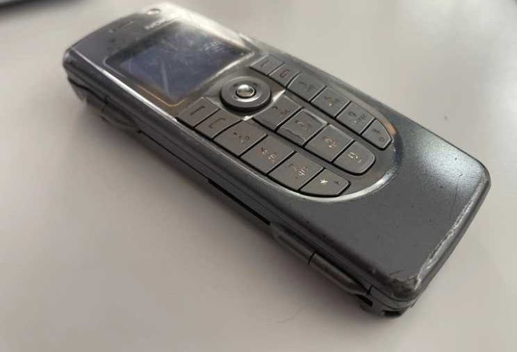 Vand Nokia 9300i - placa de baza defecta