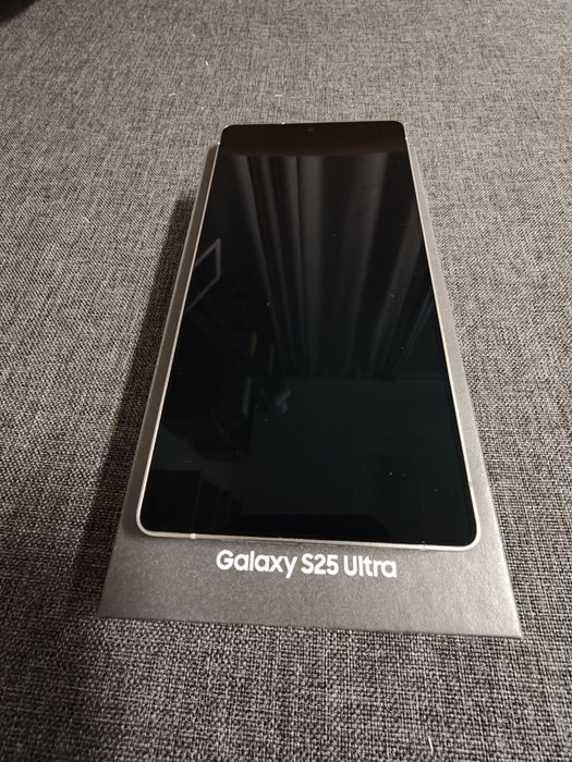 Vând Samsung Galaxy S25 Ultra – 512GB, Dual SIM, Titanium SilverBlue