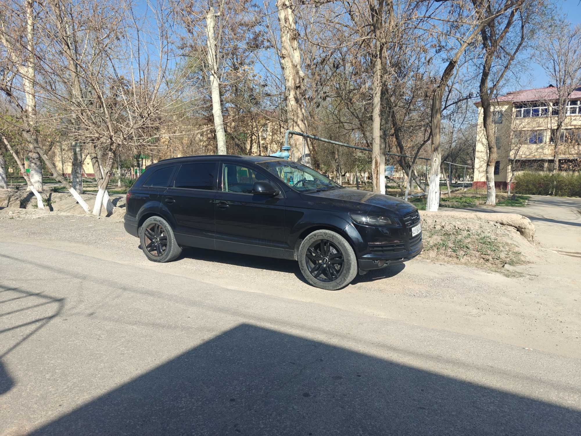 Продам или обмен audi q7 двигатель 4.2 2007 года.