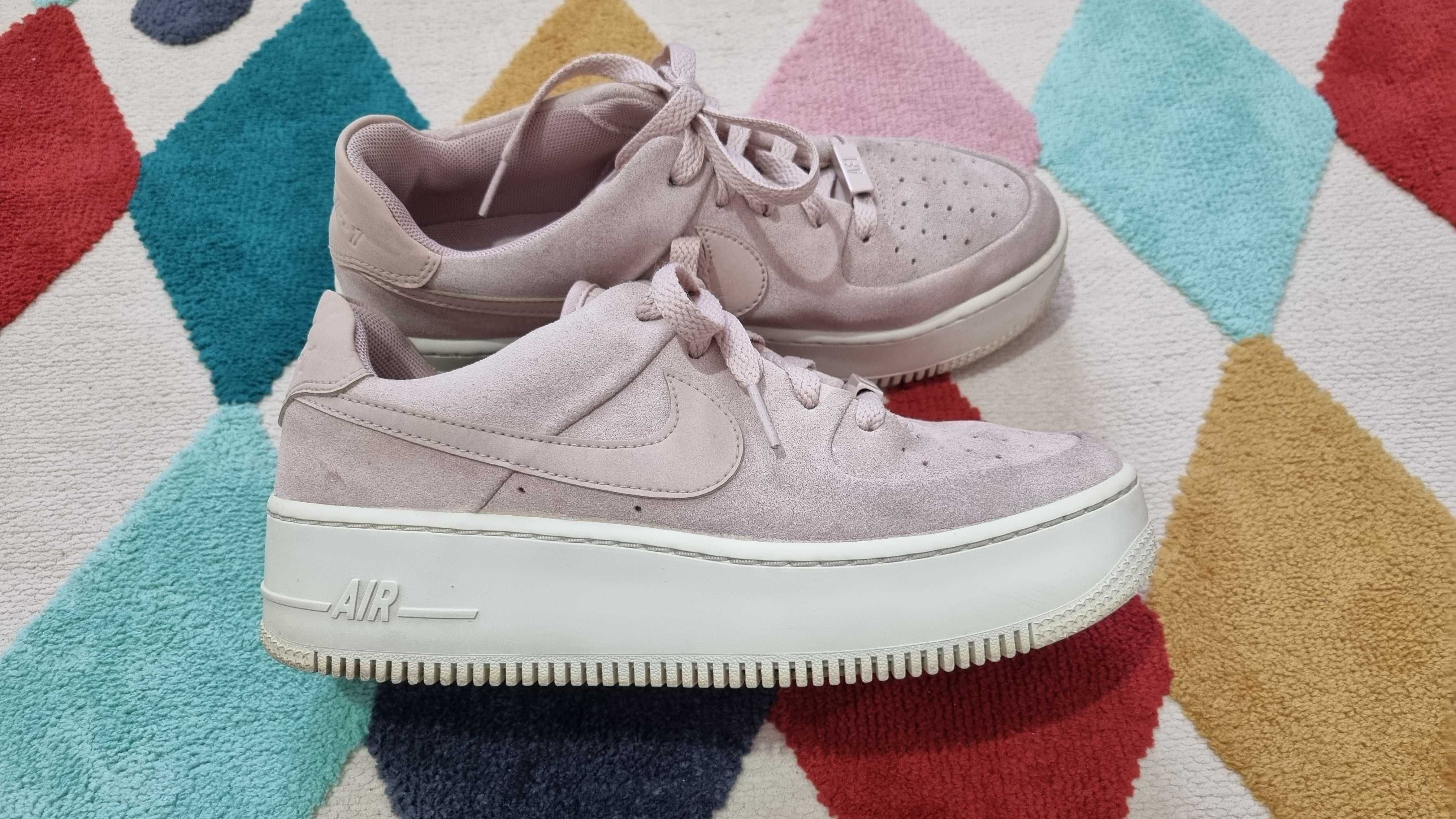 Adidasi dama Nike Air Force 1, masura 38, piele intoarsa