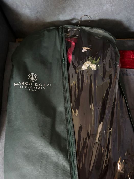 Костюм новый купили для свадьбы размер не подошел