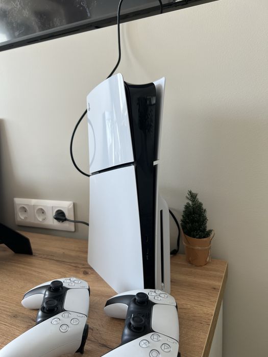 Playstation 5 slim + 3 игри