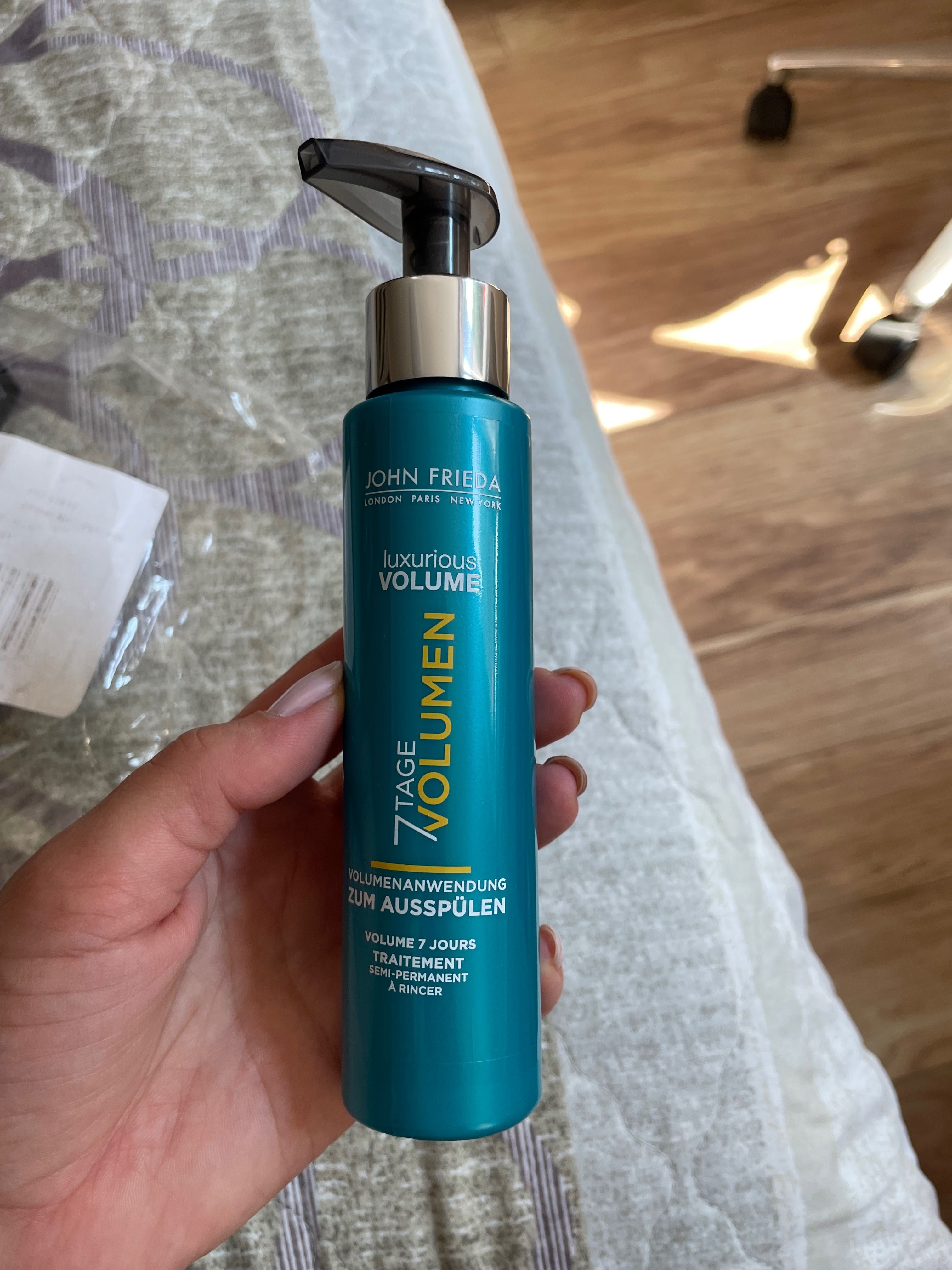 John Frieda Luxurious Volume грижа за под душа 7-ДНИ ОБЕМ 100 мл