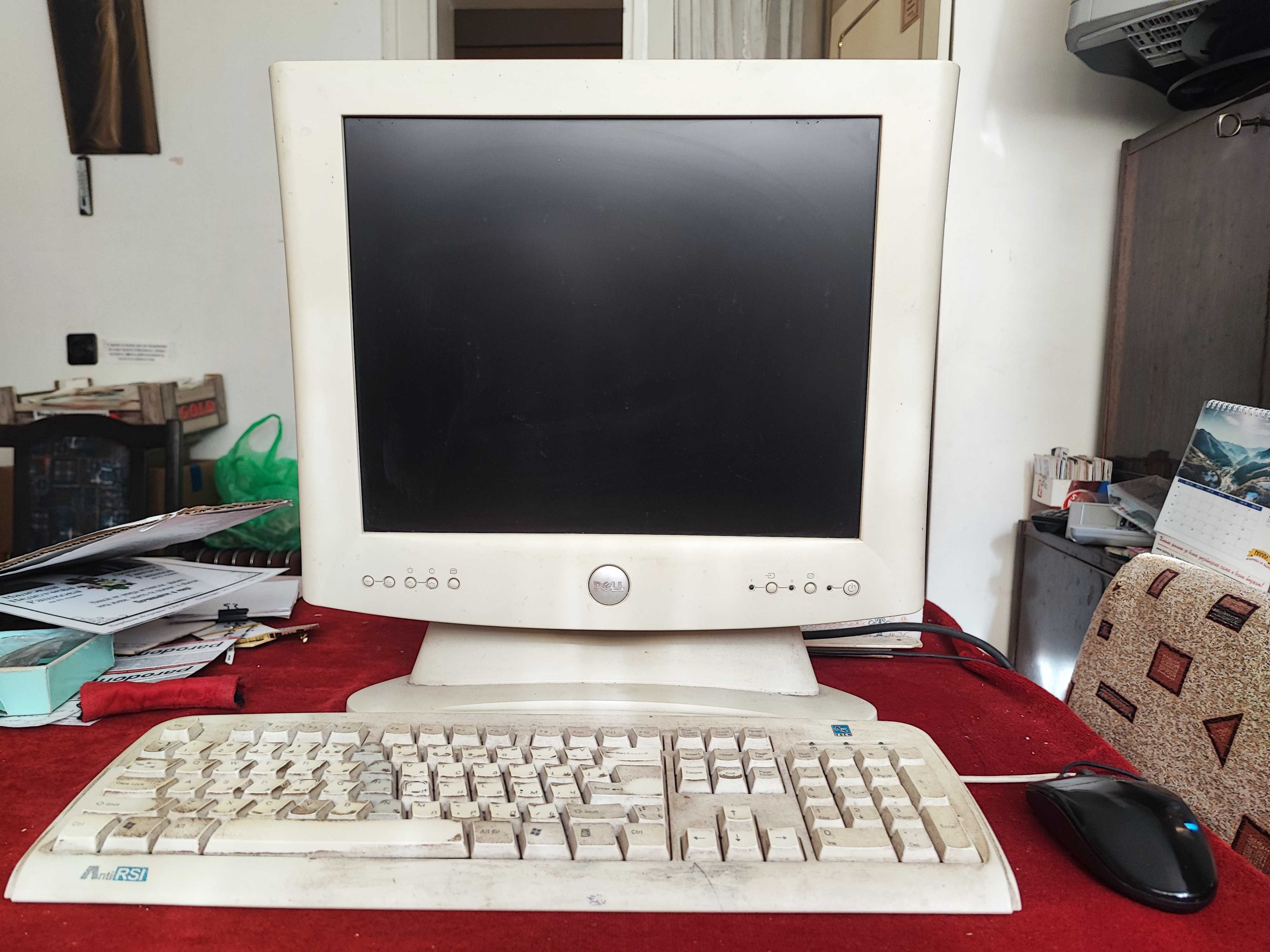 Продавам компютър KTN DESKTOP PRO G440 и DELL LCD монитор 17"