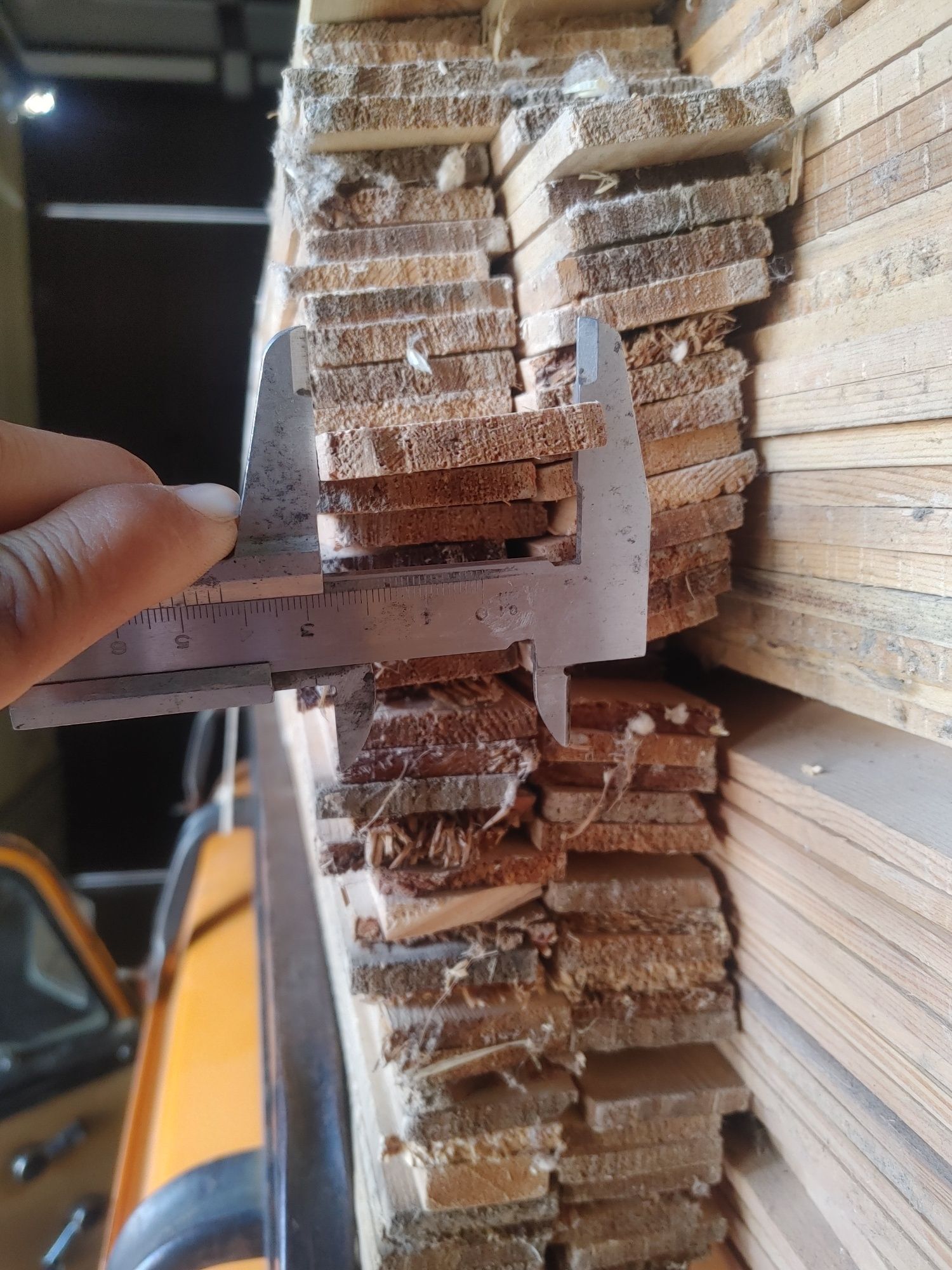 Taxta xarxil razmerl bor polka va stelaj va boshqa narsalar yasash uch