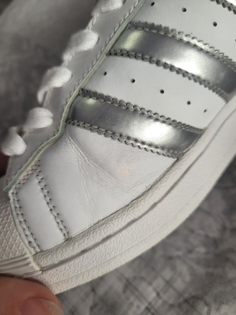 Adidas superstar albi cu argintiu