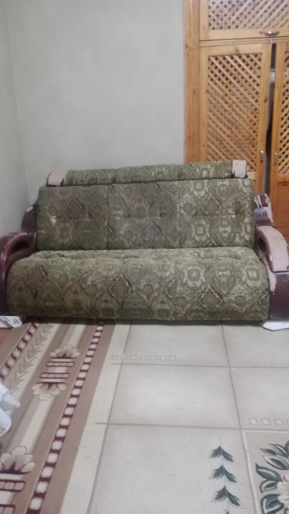 Продаётся 1 диван и 2 кресло.