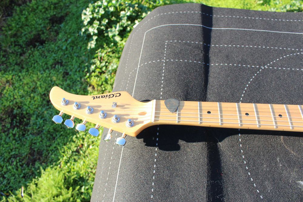 Електрическа китара   „C.Gian“