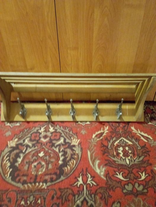 Настенная вешалка