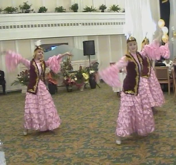 Казахские танцевальные костюмы.