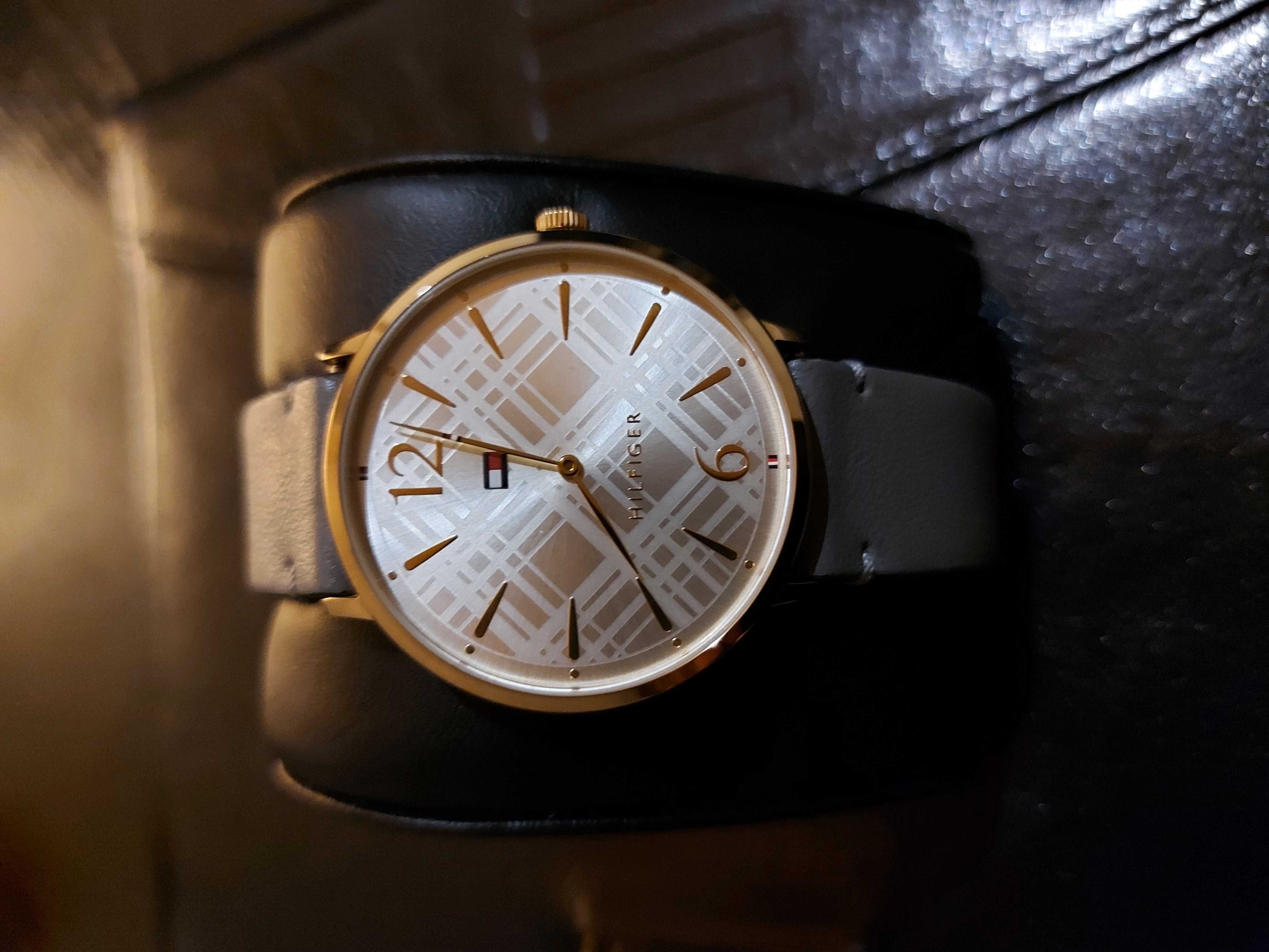 Часовник tommy hilfiger