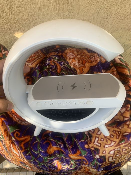 настольная лампа.