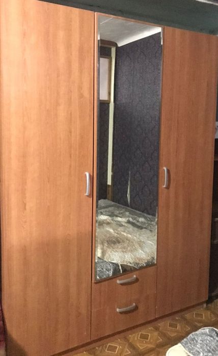 Продаётся трехдверный шкаф