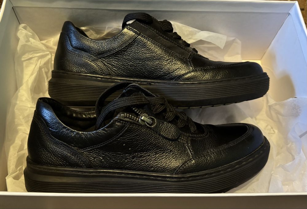 Vand Adidasi/Pantofi CASUAL marimea 39