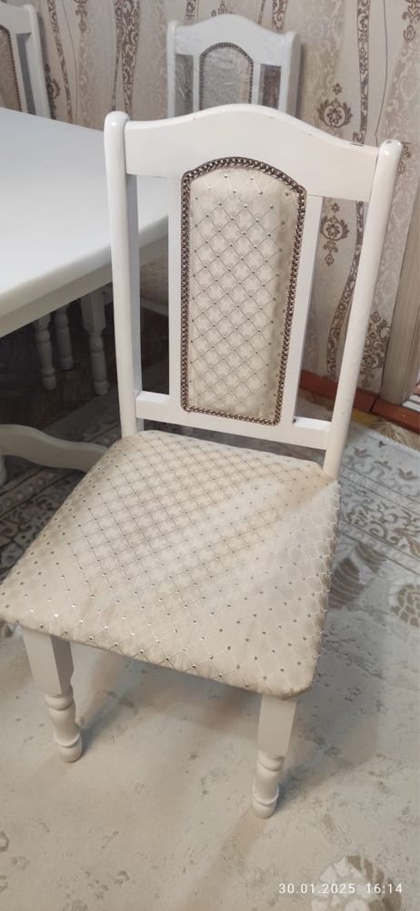 Продам стол и стулья