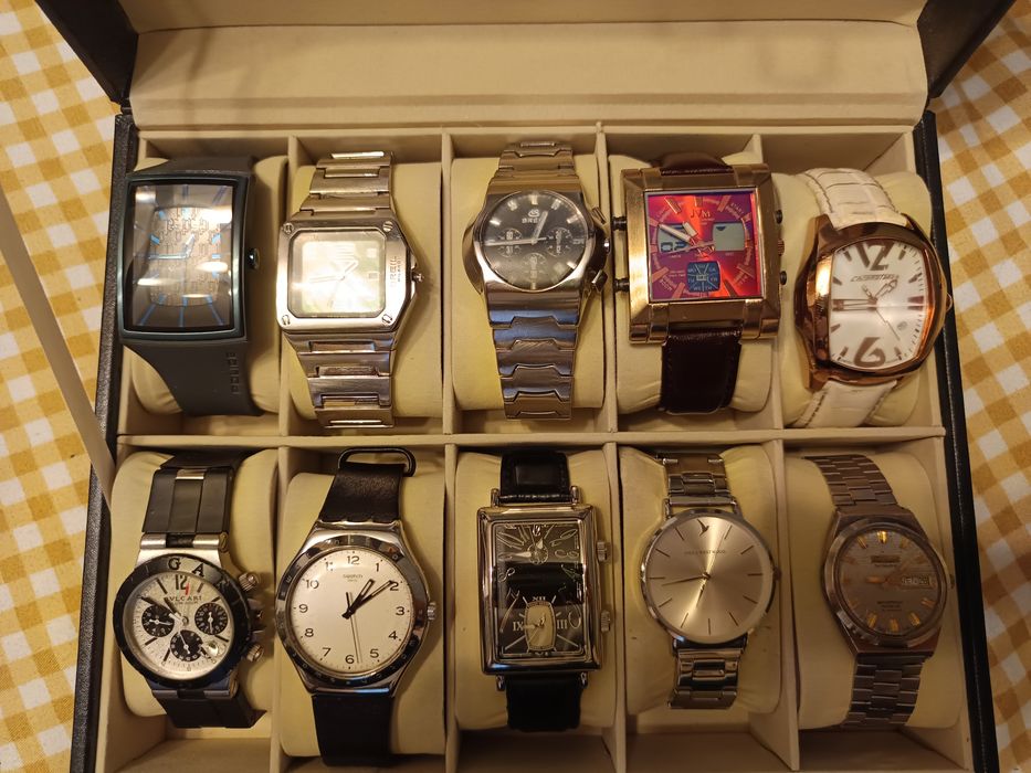 Vând ceasuri automatice și electronice