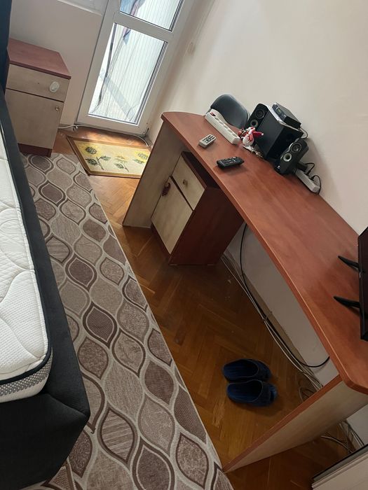 Стари мебели - гардероби, шкафове и маси.