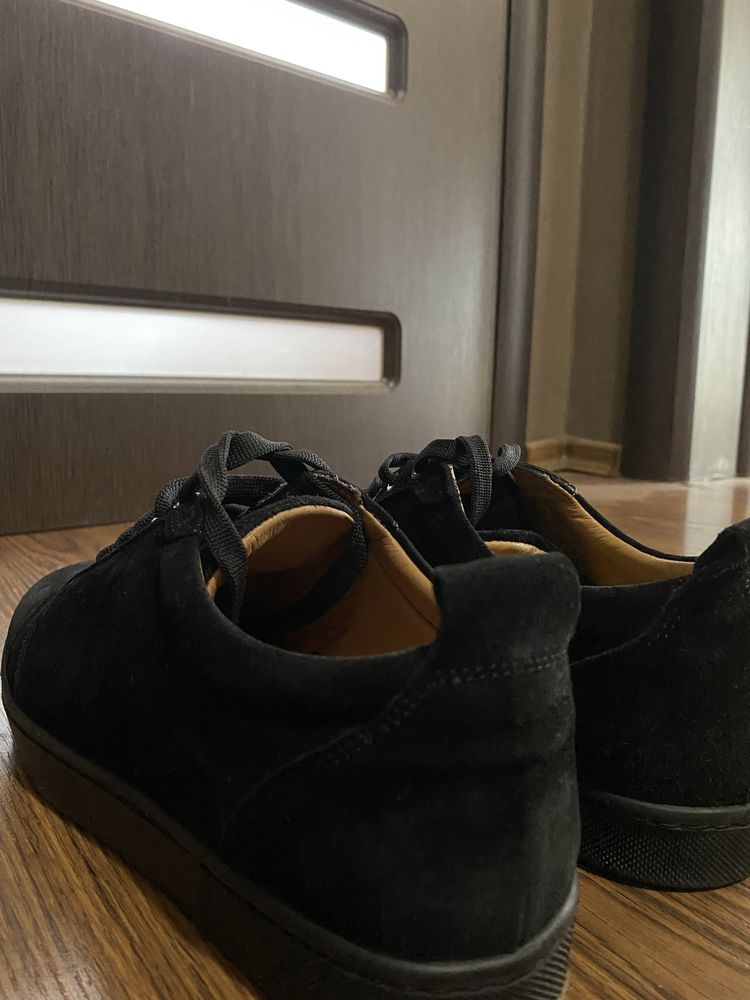 Мъжки обувки Christian Louboutin – почти нови, носени 1 път, размер 42
