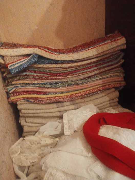 Vând țesuturi retro