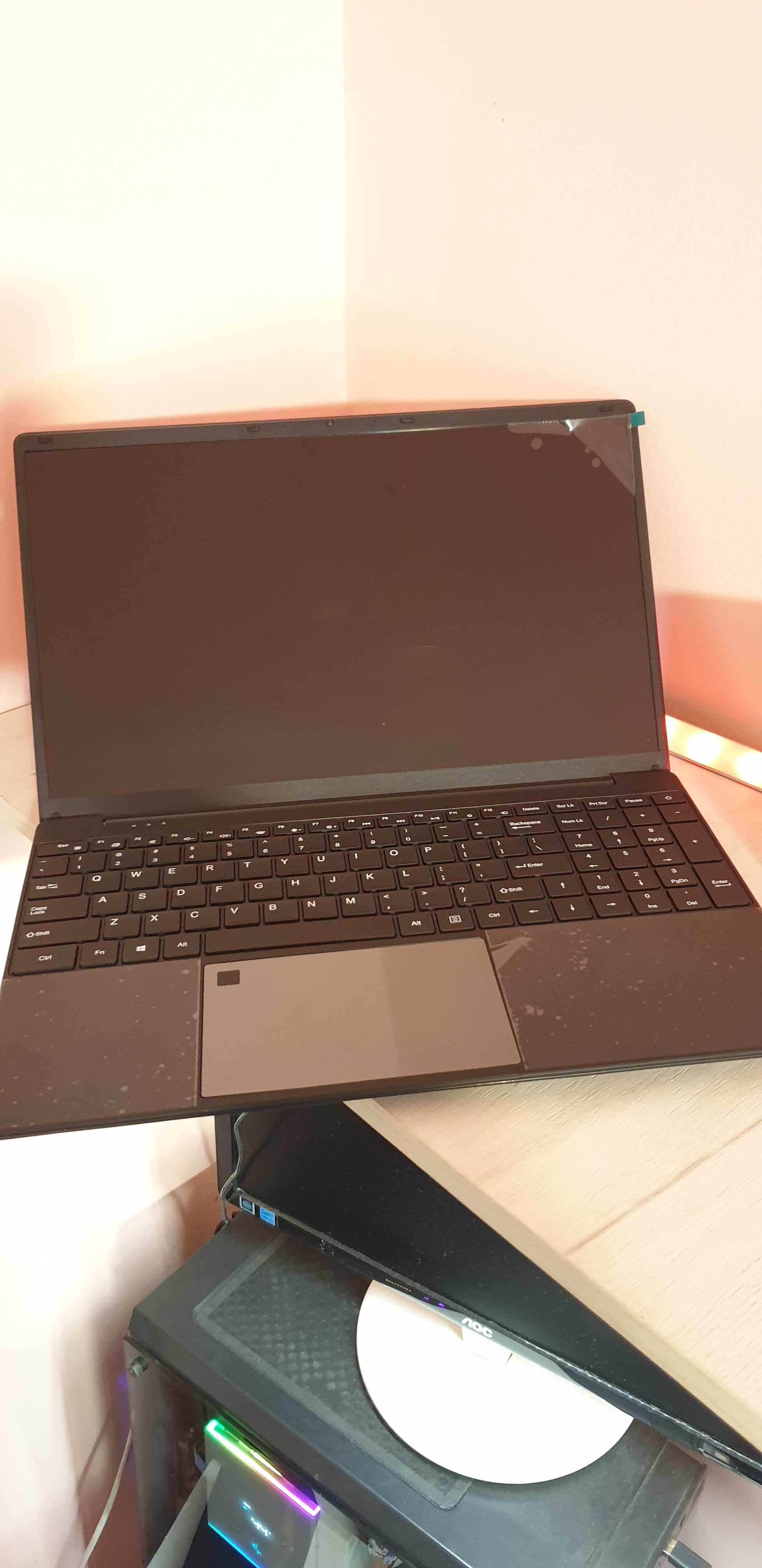 URGENT!! Vand laptop NOTEBOOK NOU!!! + Ghiozdan