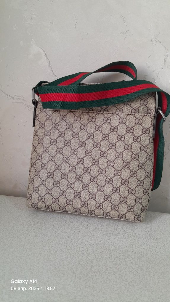 Gucci sumka ishonchli erkaklarniki