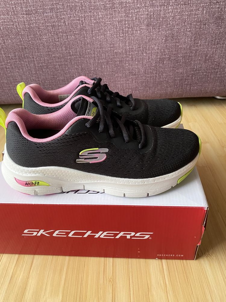 Adidasi Skechers