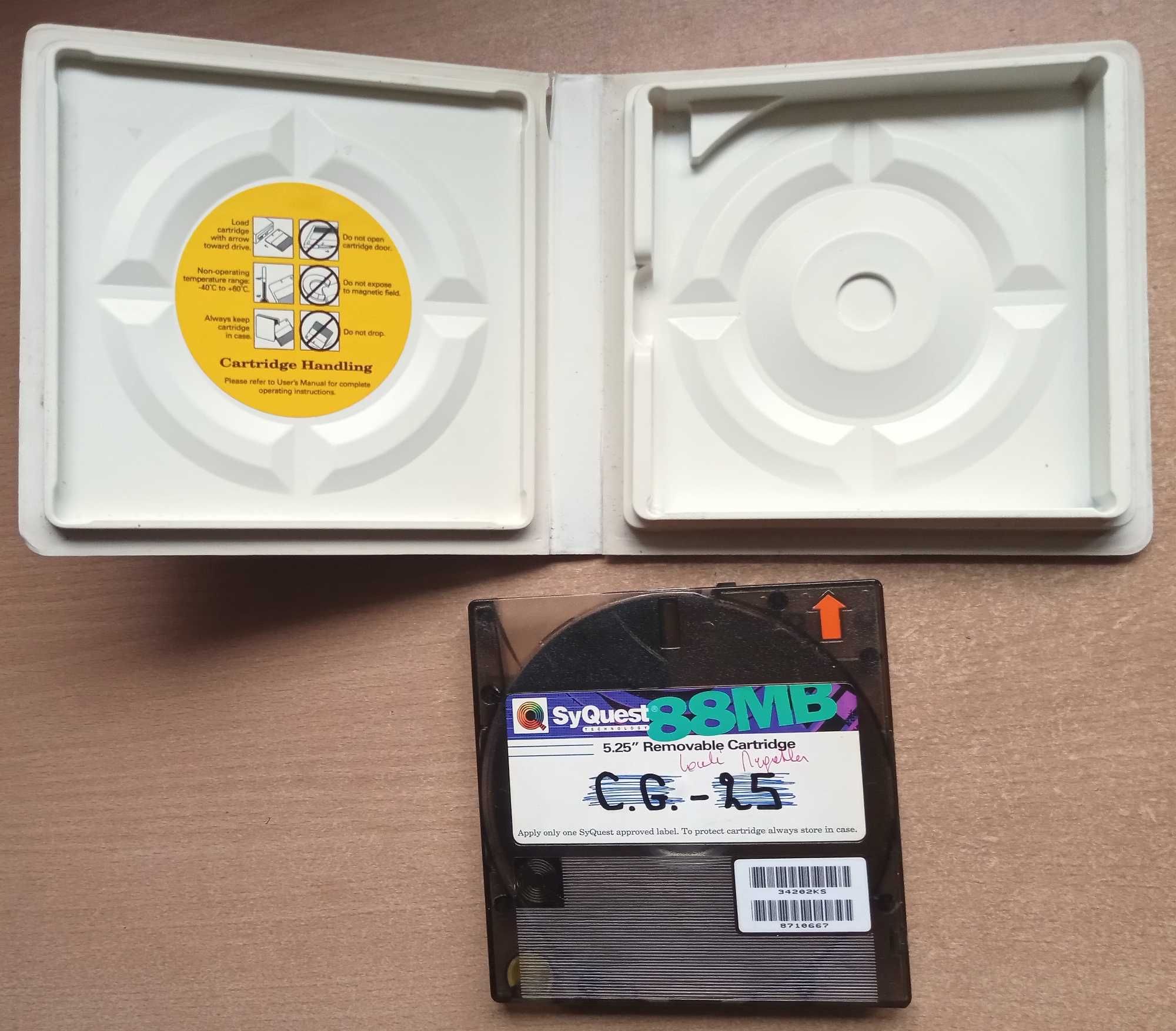 88 MB Removable cartridge сменяеми твърд диск SyQuest. 1991