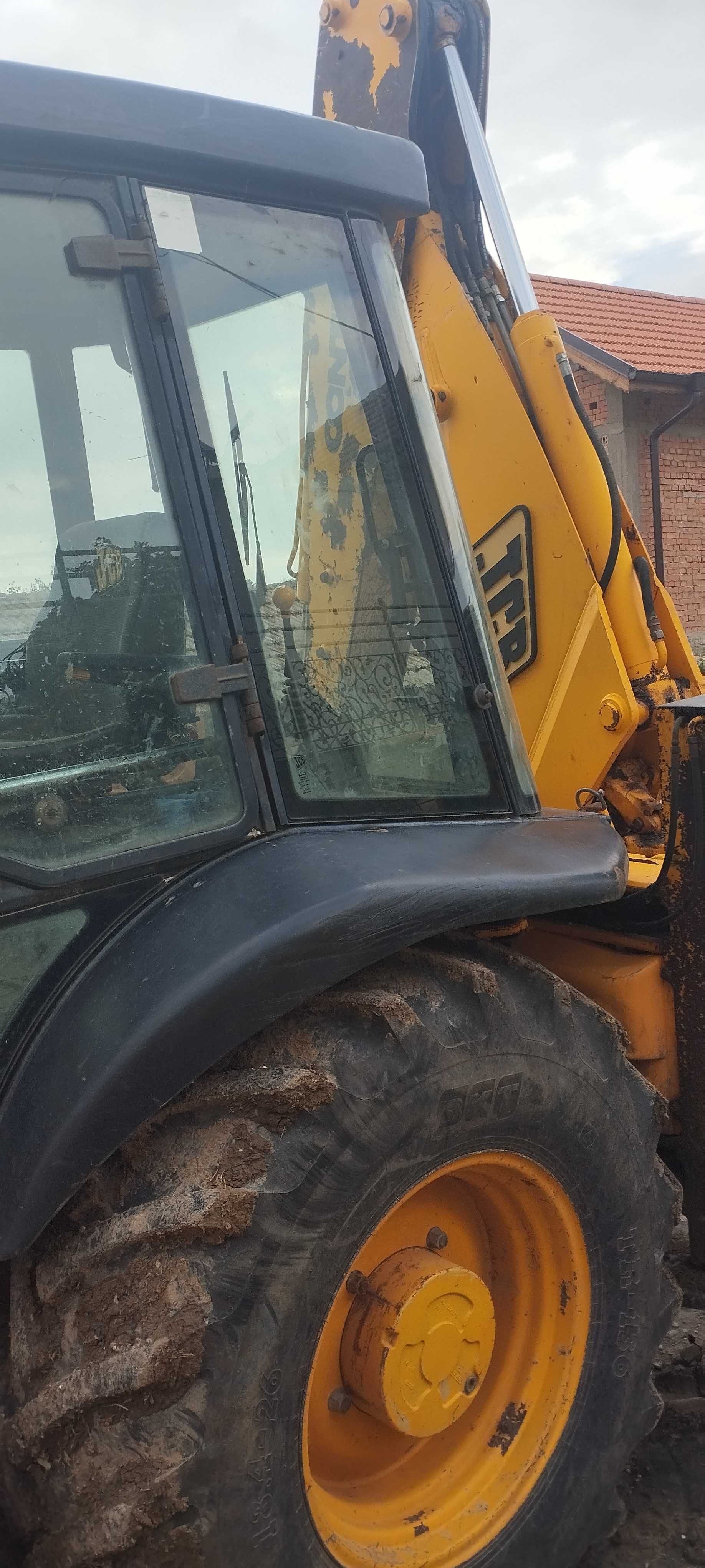 Продавам багер JCB 3CX