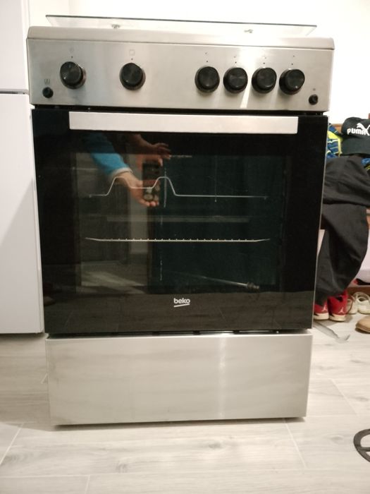 Aragaz Beko pe gaz, aprindere electrica