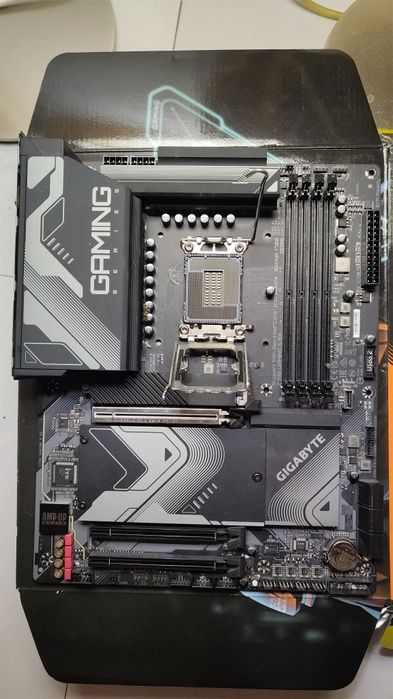 Placa de baza GIGABYTE Z790 GAMING X AX LGA 1700 DDR5 Pini indoiti