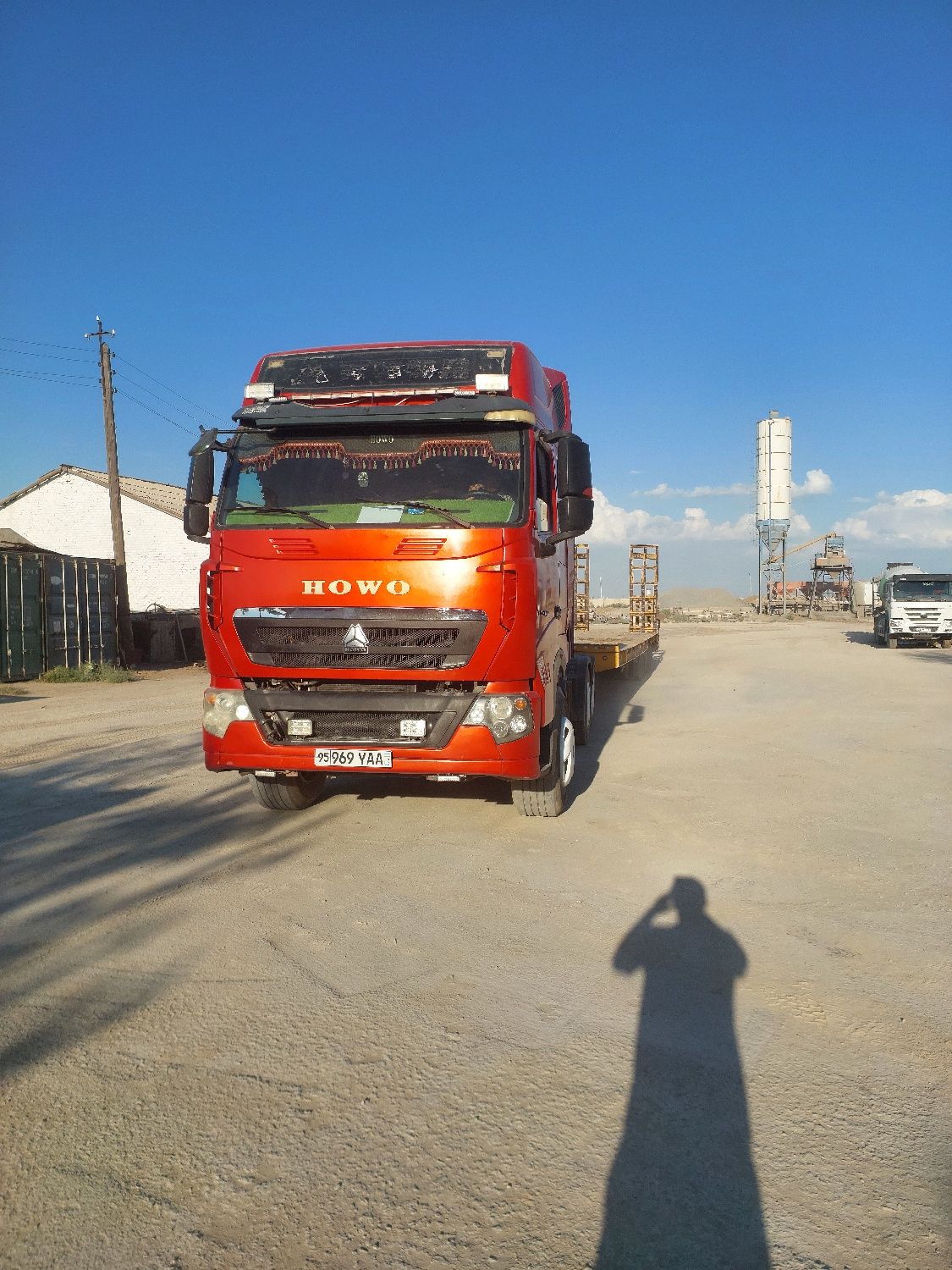 HOWO T7 трал sotiladi