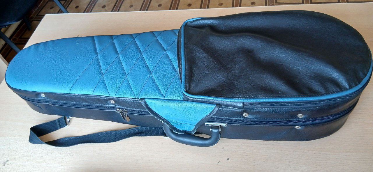 Скрипка 4/4 сотилади,(Россия) футляр, смычок, комплект. Нархи 140 $.