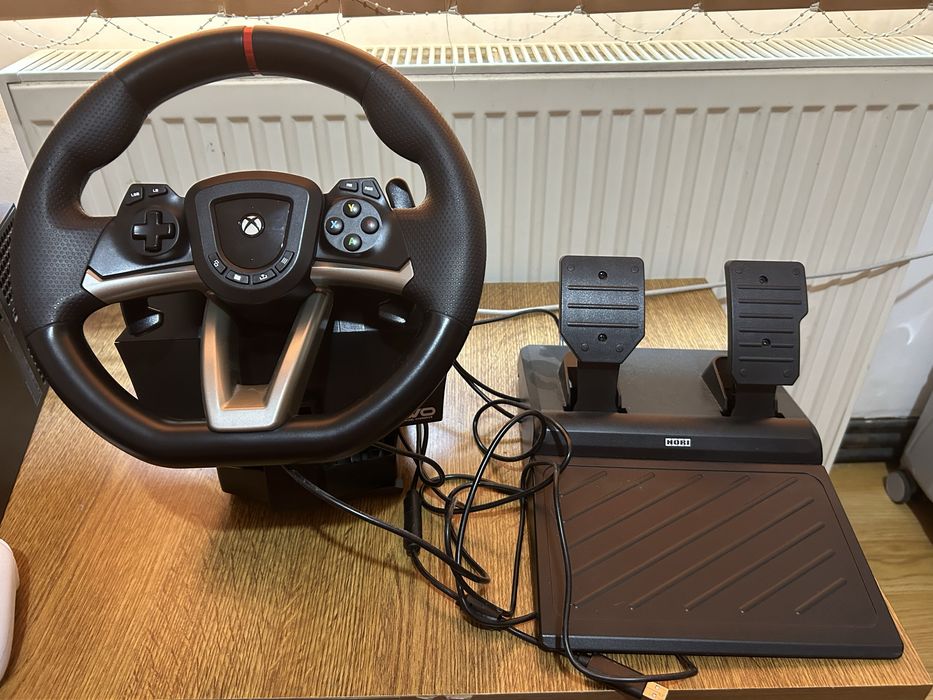 Volan gaming cu pedale pentru Xbox si Pc