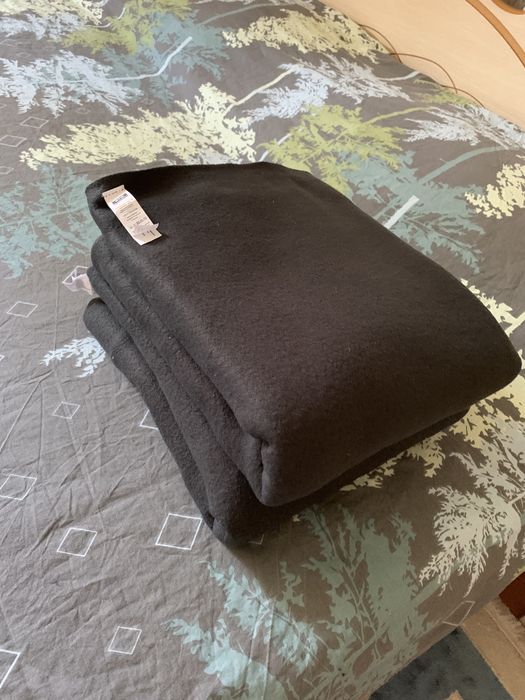 Продам 2 флисовых пледа 170/130. Очень касественные мягкие