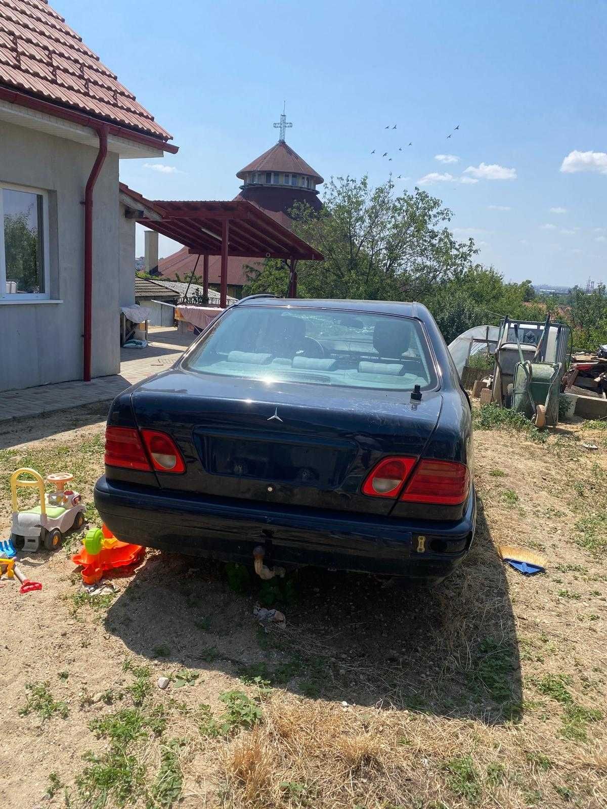 vand mercedes E Klasse avariat, pt motor si alte piese