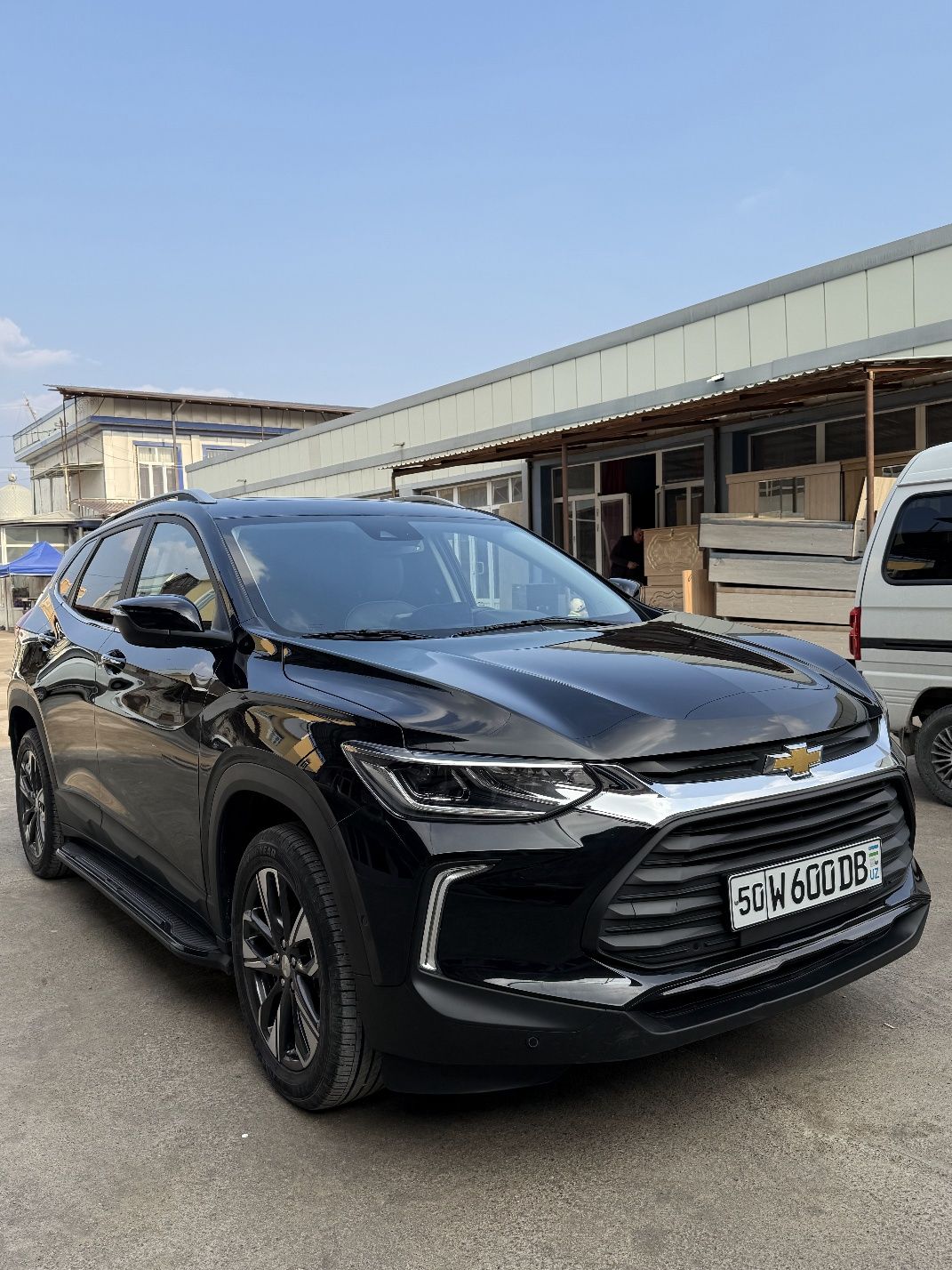 Tracker 2 premier sotiladi