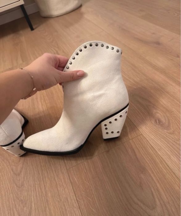 Botine piele intoarsa