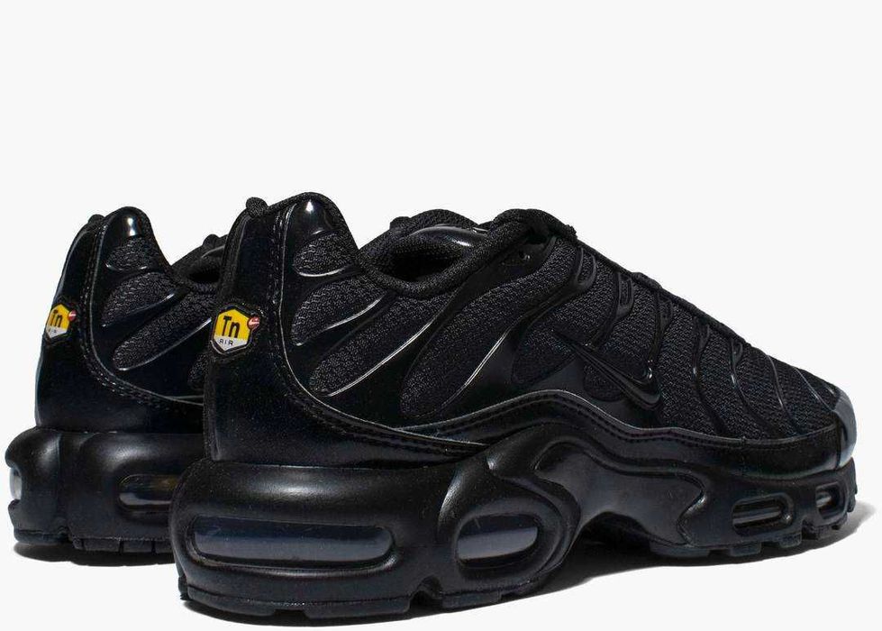 Nike tn triple black